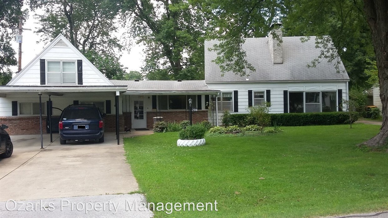 Primary Photo - 2016 S Windsor Dr