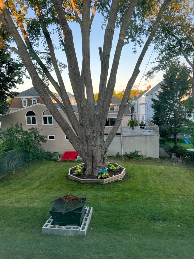 Foto del edificio - 521-523 S Almond St