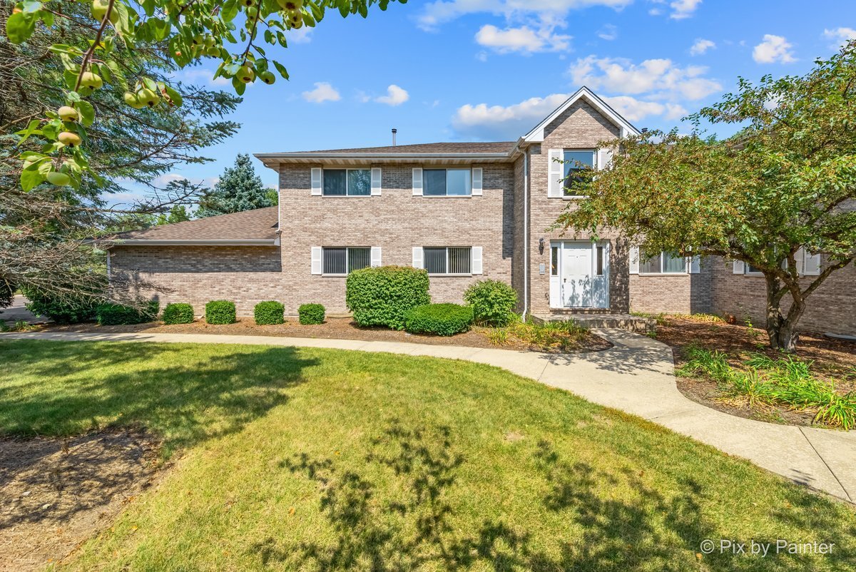 Primary Photo - 305 Loyola Dr