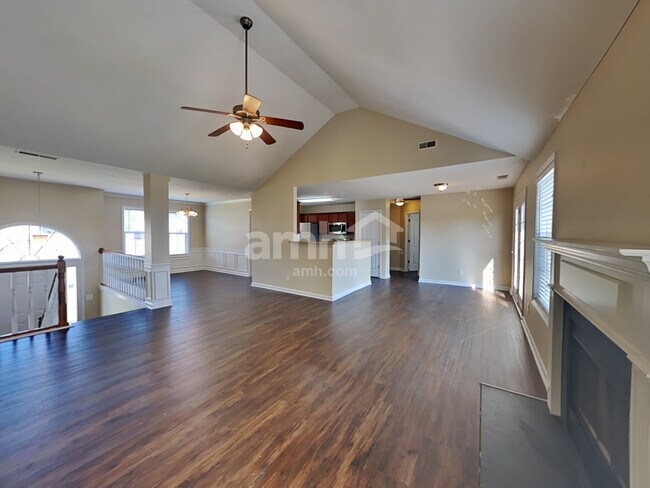Building Photo - 733 Clear Cir