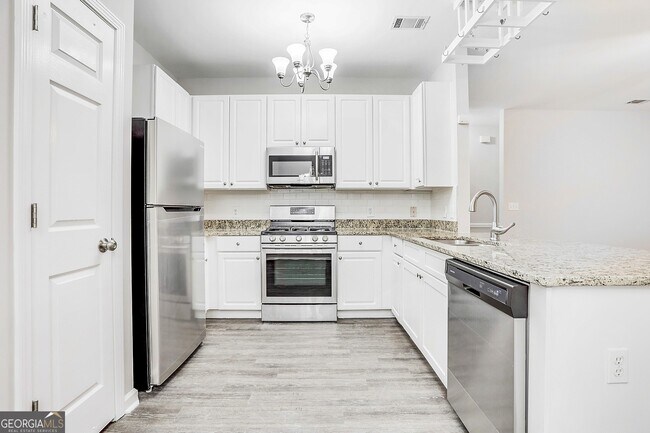 Building Photo - 2223 Wilmington Cir NE