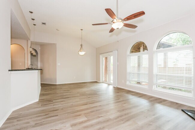 Foto del edificio - 508 Blueberry Hill Ln