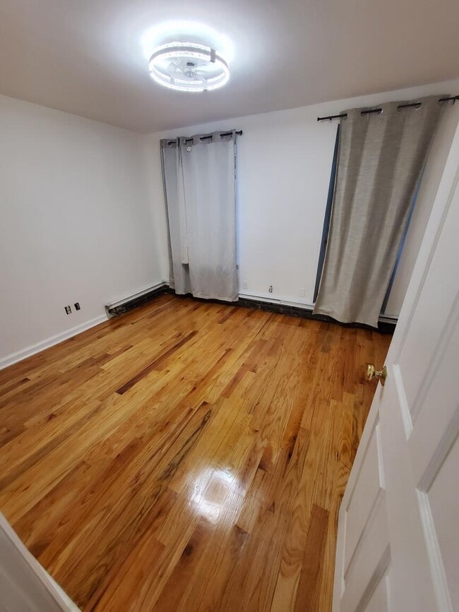 Building Photo - 130 W 132nd St