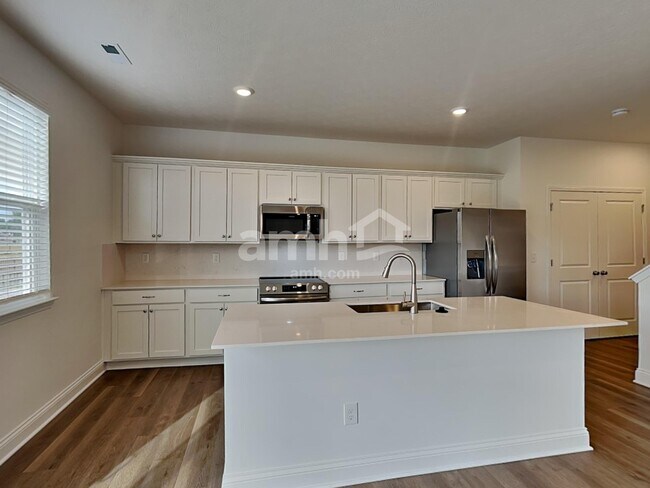 Foto del edificio - 9163 Henley Ave