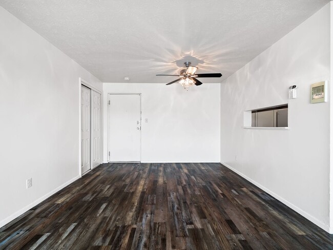 Interior Photo - Cross Creek Apartments