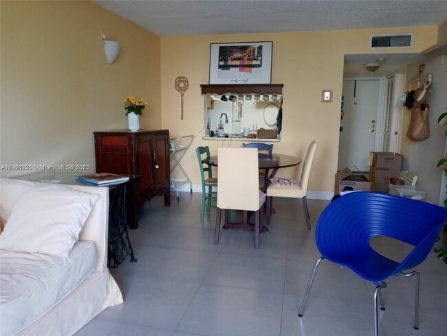 Foto del edificio - 9350 Fontainebleau Blvd