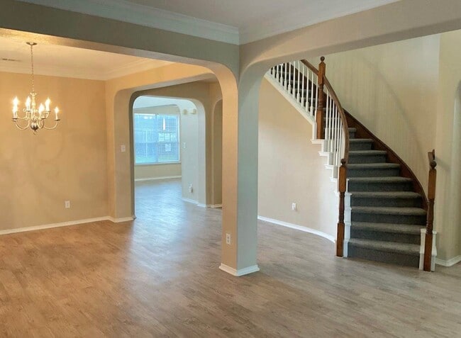 Building Photo - 2360 Merlin Dr