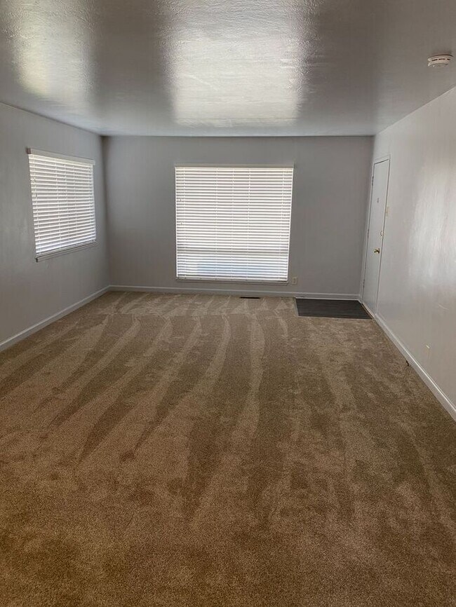 Building Photo - Fabulous 3 Bedroom 1 Bath Single Family Home