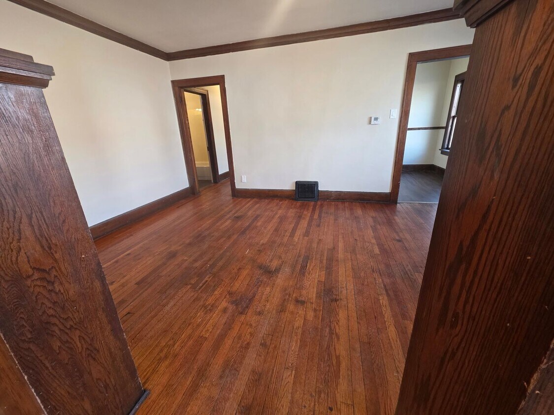 Building Photo - 1321 Parmele St