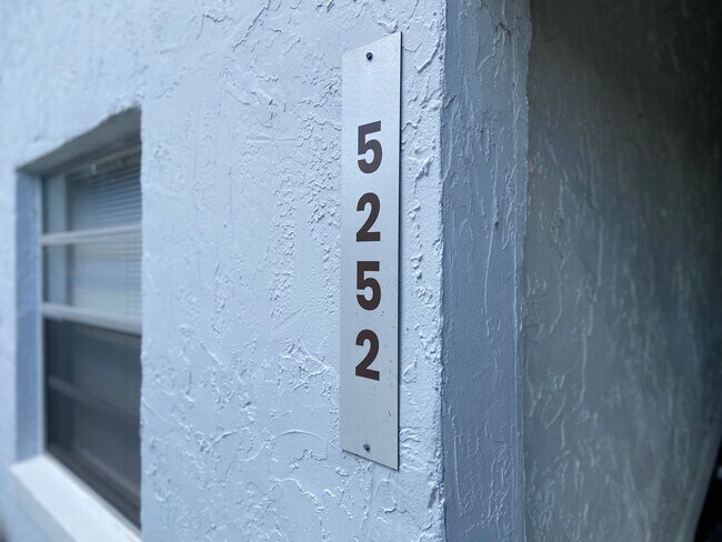 Foto del edificio - Updated One Bedroom, One Bath Apartment - ...