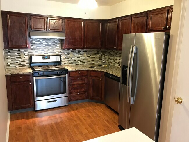 Foto del edificio - 903 Yarmouth Ln