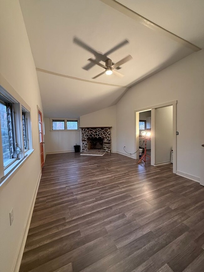 Foto del edificio - 598 Lonely Cottage Rd