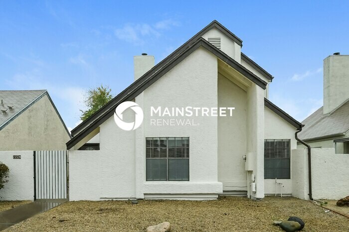 Foto principal - 4 Bedroom Pet-Friendly Home in Phoenix, AZ...