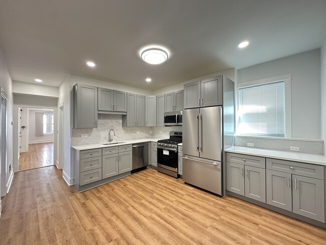 Foto del edificio - 3713 W Belmont Ave