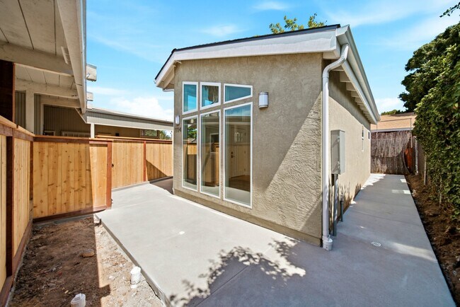 Foto del edificio - 7714 Alton Dr