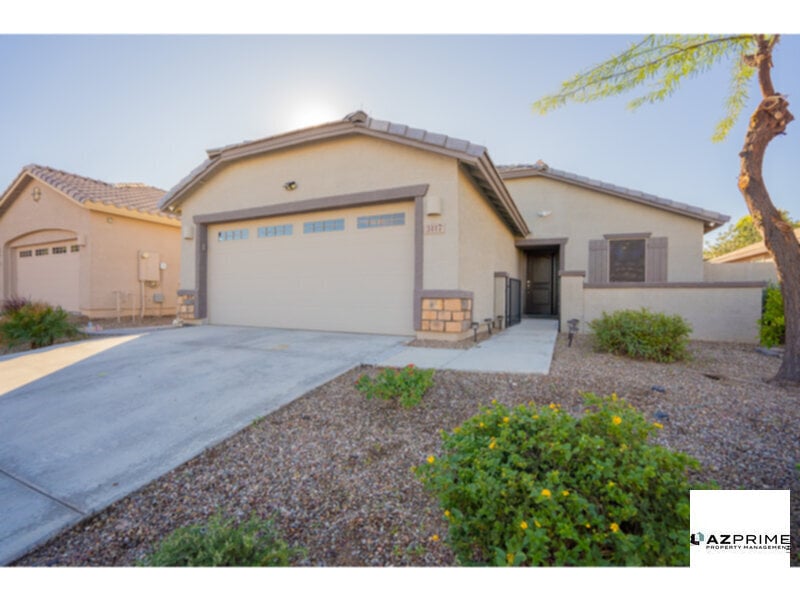 Foto principal - Step Into Unrivaled Comfort And Style With This Like-New 3/2 Phoenix Gem.