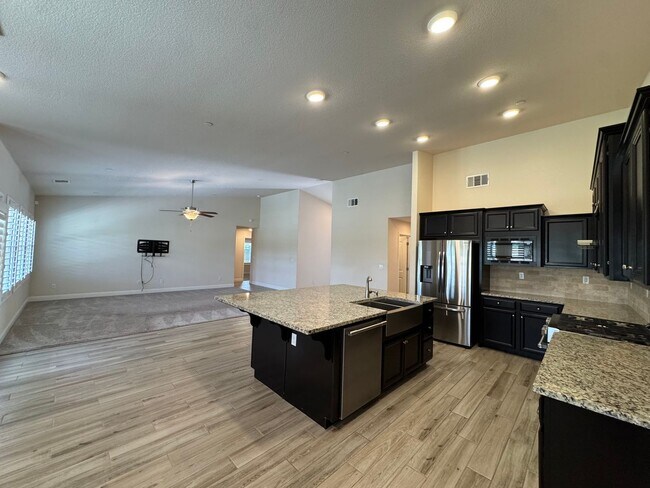 Foto del edificio - 391 Maclure Ave