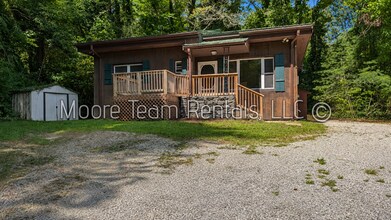 Building Photo - 536 Fairway Dr