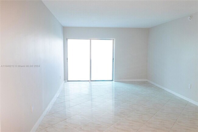 Building Photo - 400 Kings Point Dr