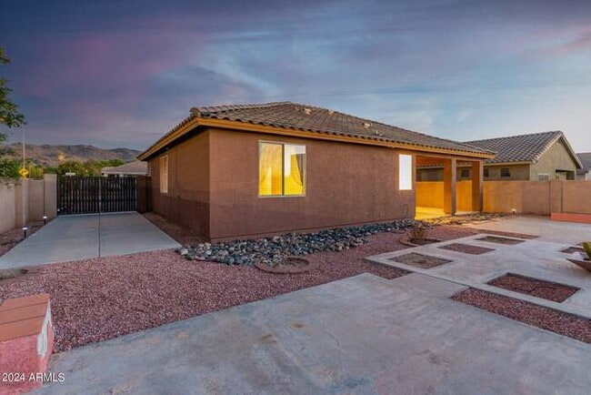 Building Photo - 1530 E Branham Ln