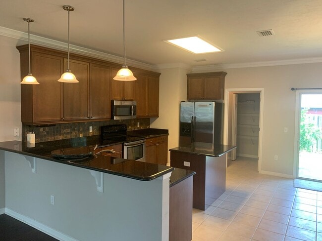 Building Photo - Ellis Park 3 bedroom 2 1/2 bath