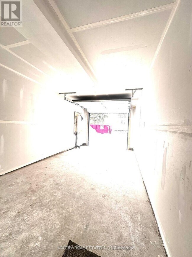 Building Photo - 99 Roger St