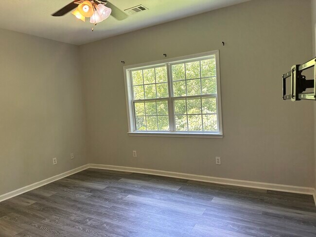 Building Photo - 2829 3rd Ave SW