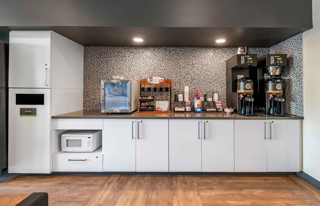 Building Photo - Furnished Studio-Charlottesville