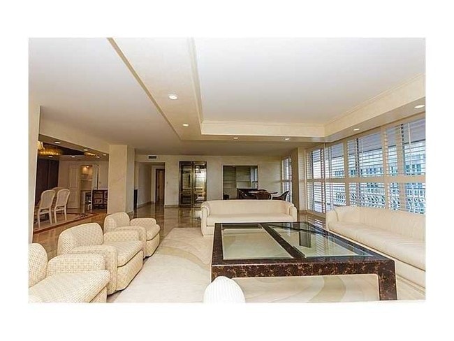 Building Photo - 10155 Collins Ave