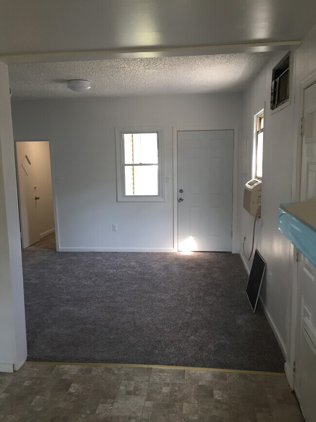 Building Photo - 209 Fenton Ave