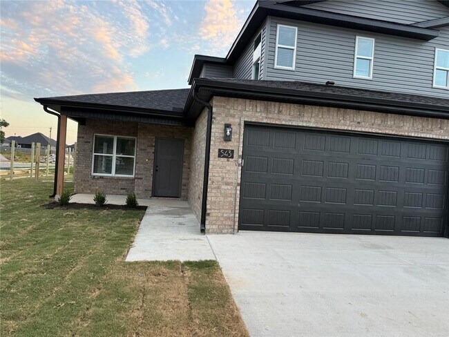 Building Photo - 543 Cosmos St