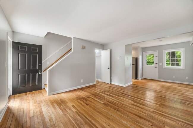 Building Photo - Newly Renovated 2 Bedroom, 1 Bath Duplex within walking Distance to UVA!