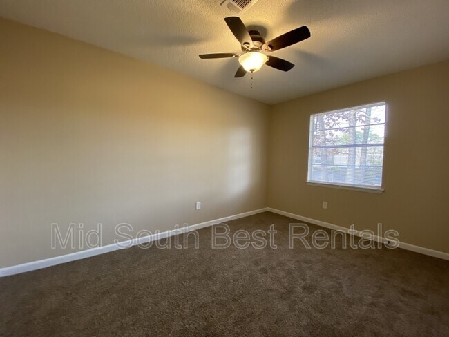 Foto del edificio - 9102 Tanya Dr