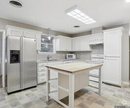 Building Photo - 4320 Bluebonnet Rd
