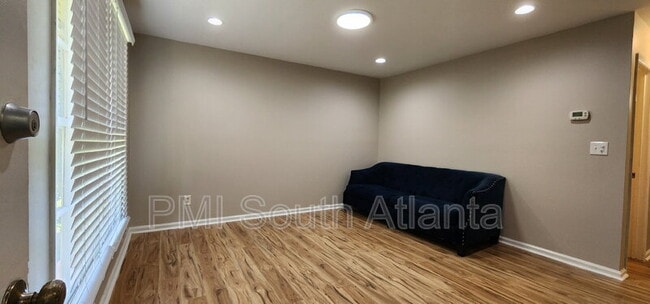 Building Photo - 834 Ridge Ave