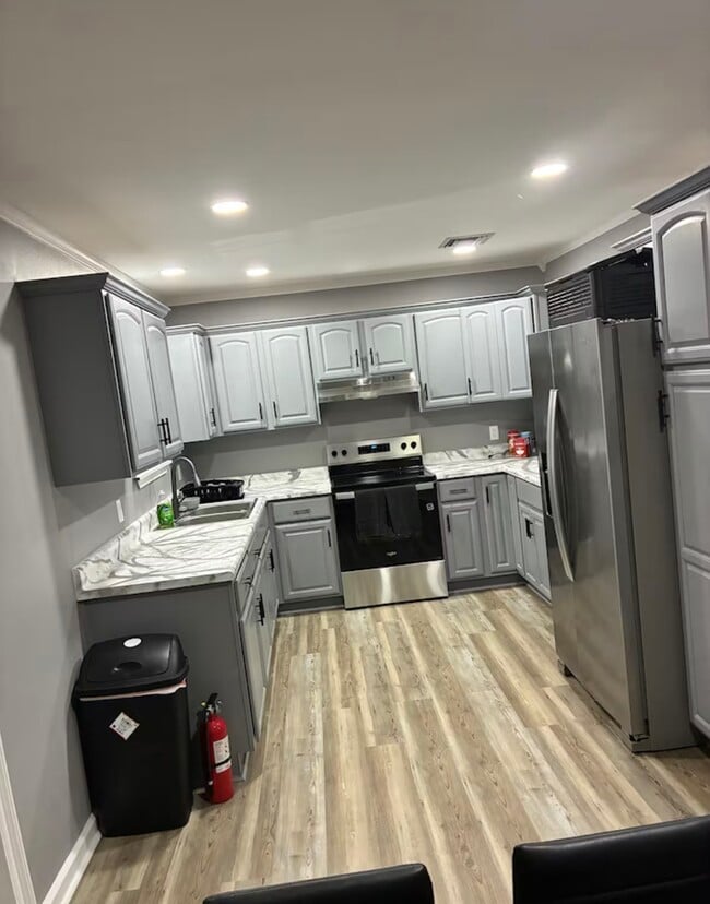 Building Photo - 213 Terry Dr