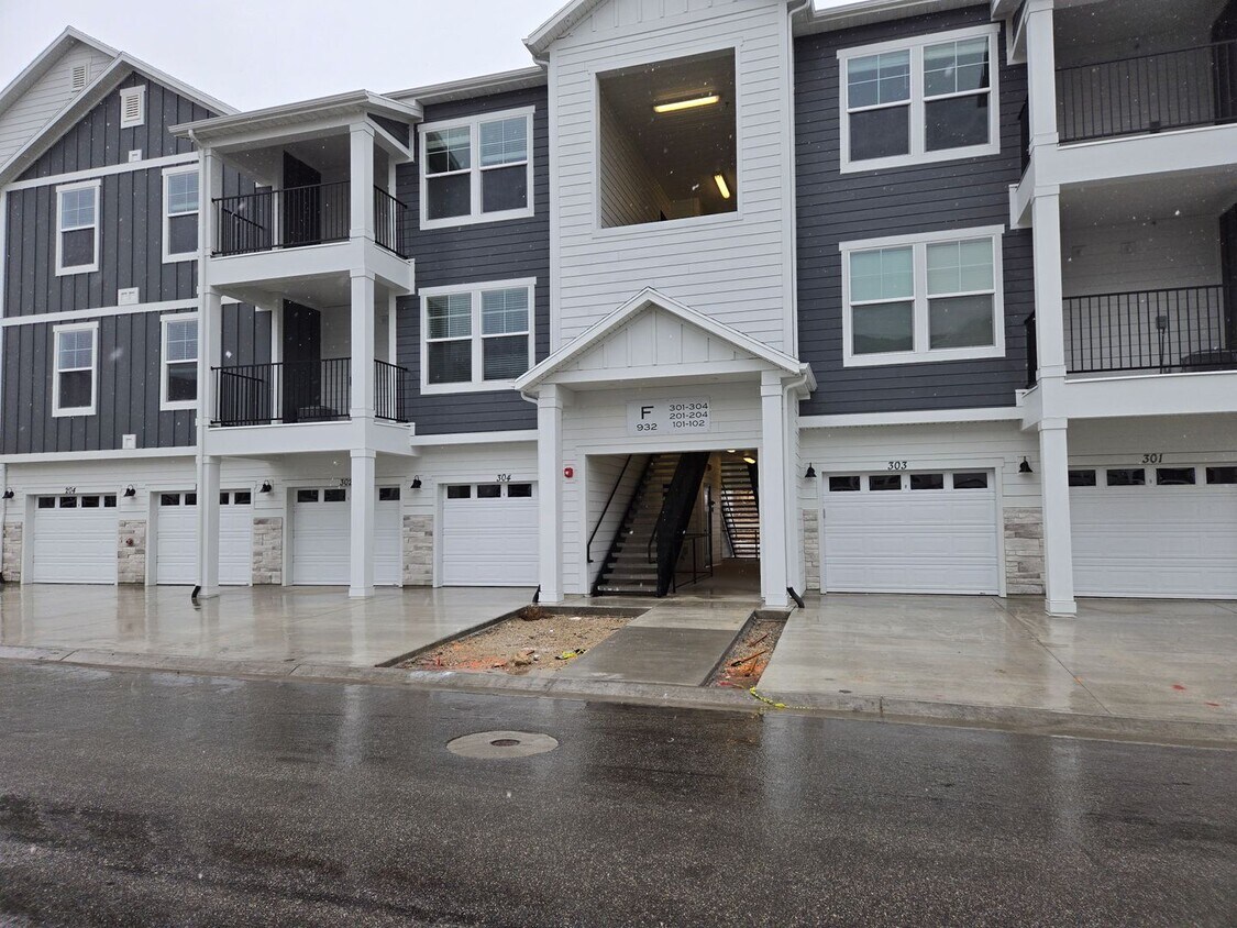 Brand New Condo in Saratoga Springs, 3 bd Condo for Rent in