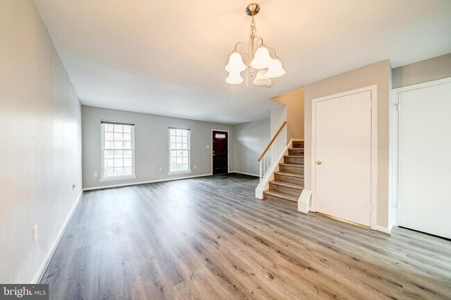 Foto del edificio - 6845 Cottingham Ln