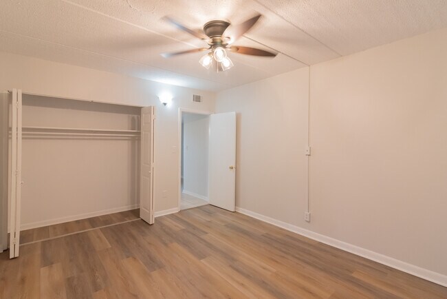 Foto del edificio - 830 E Park Ave