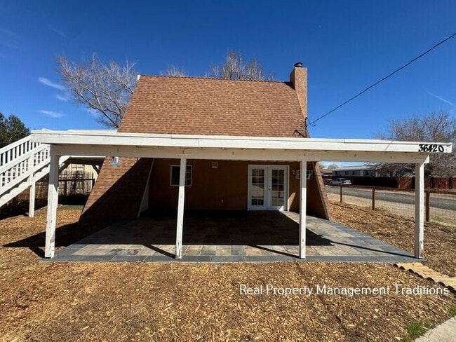 Building Photo - Cute A-frame home in Palmdale!