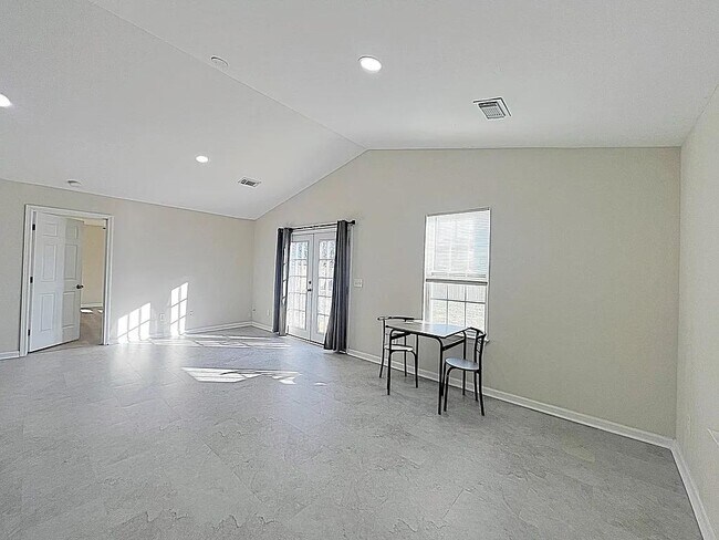 Foto del edificio - 511 Climbing Rose Ct