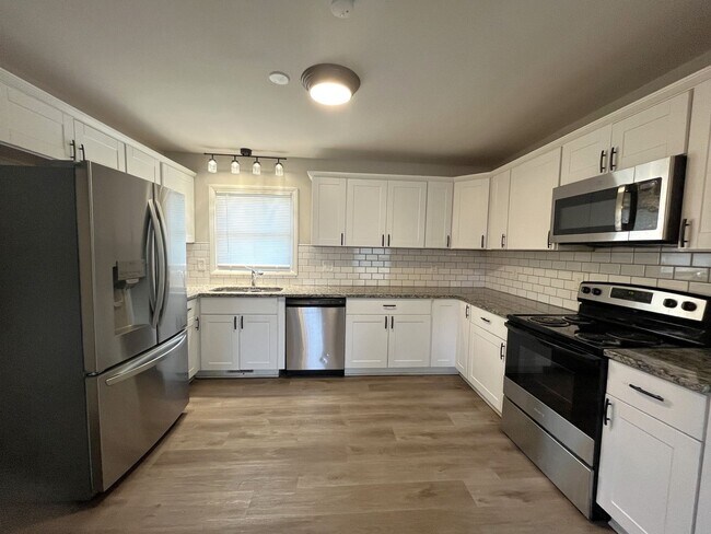 Building Photo - Great 2 Bed 1 Bath Home in South Nashville with Bonus 3rd Room or Office!