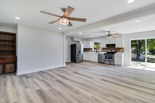Building Photo - 27419 Birch Manor Cir