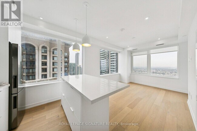 Photo du bâtiment - 395 Square One Dr