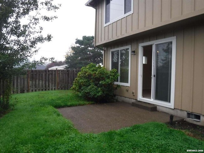 Foto del edificio - Easy I 5  access bd, 2.5 bath home