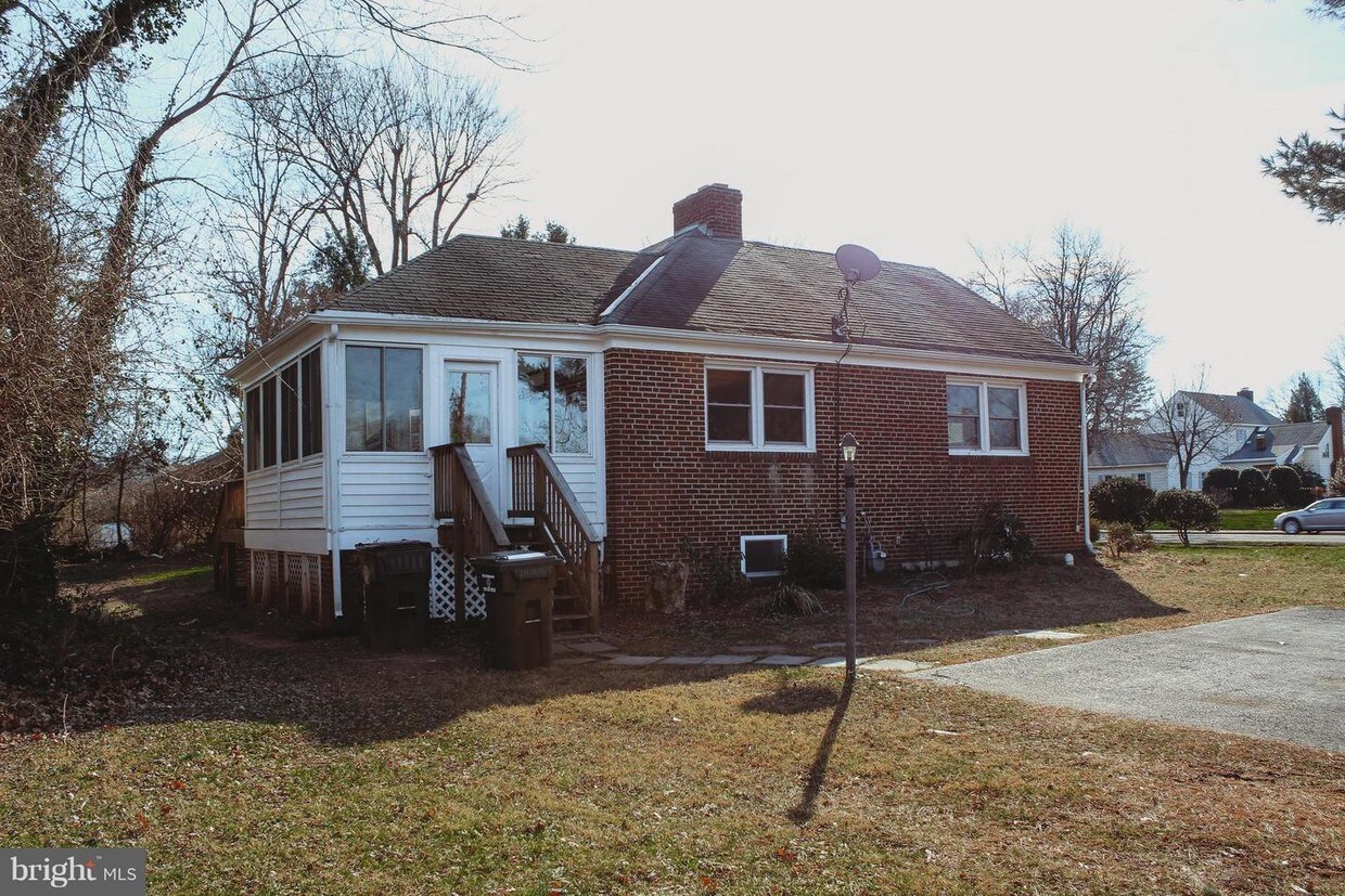 Primary Photo - 9101 Sudley Rd