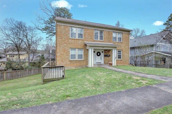 Building Photo - 1117 Kavanaugh Blvd