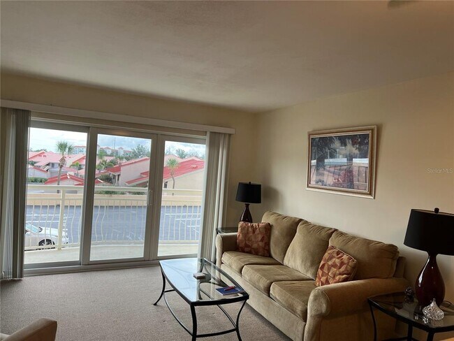 Foto del edificio - 4900 Brittany Dr S