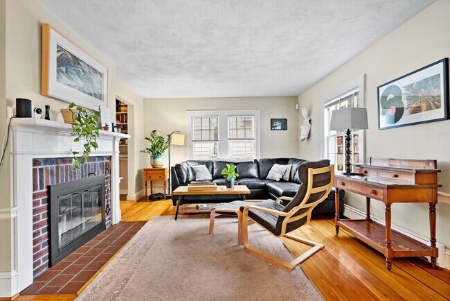 Foto del edificio - 51 Fairlawn St