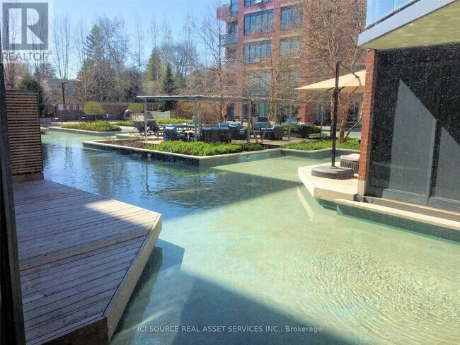 Photo du bâtiment - 7608 Yonge St